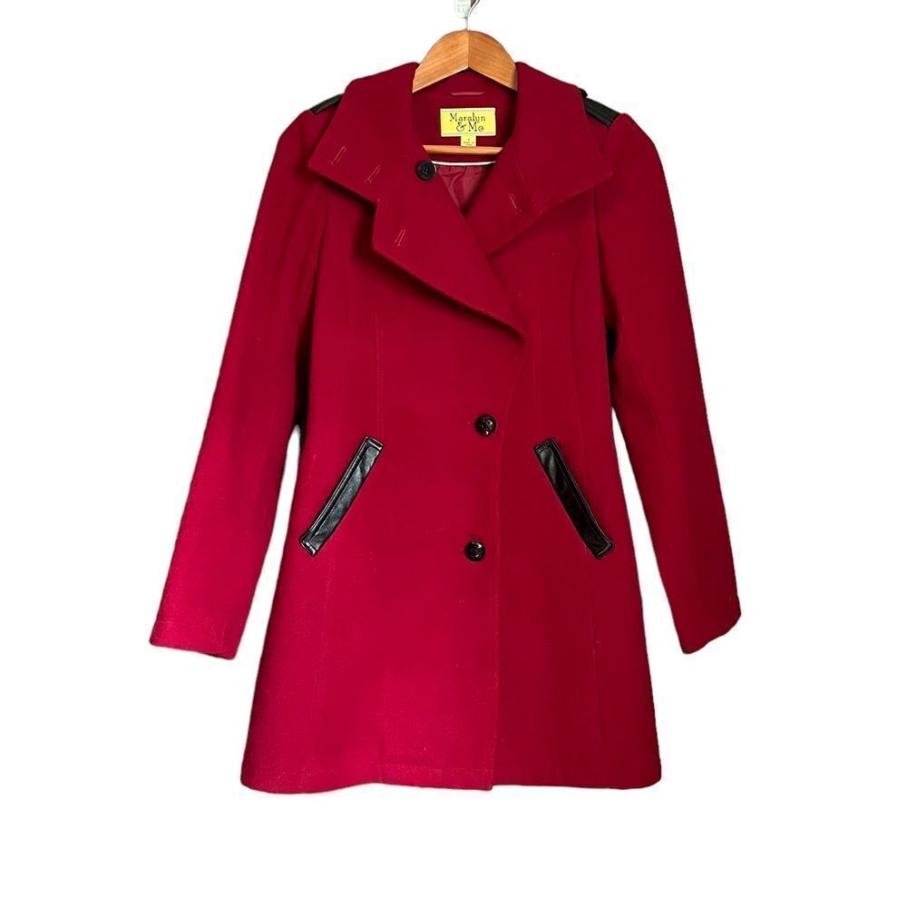Maralyn & Me red button up coat. Size small‎